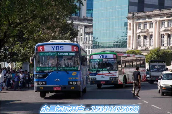 5334415678:仰光公交发生一起乘客坠亡事故_